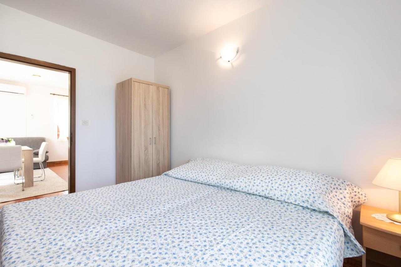 Apartment Drago *Cosy & Close To The Beach! Krk Town Buitenkant foto