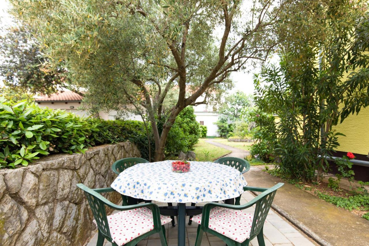 Apartment Drago *Cosy & Close To The Beach! Krk Town Buitenkant foto