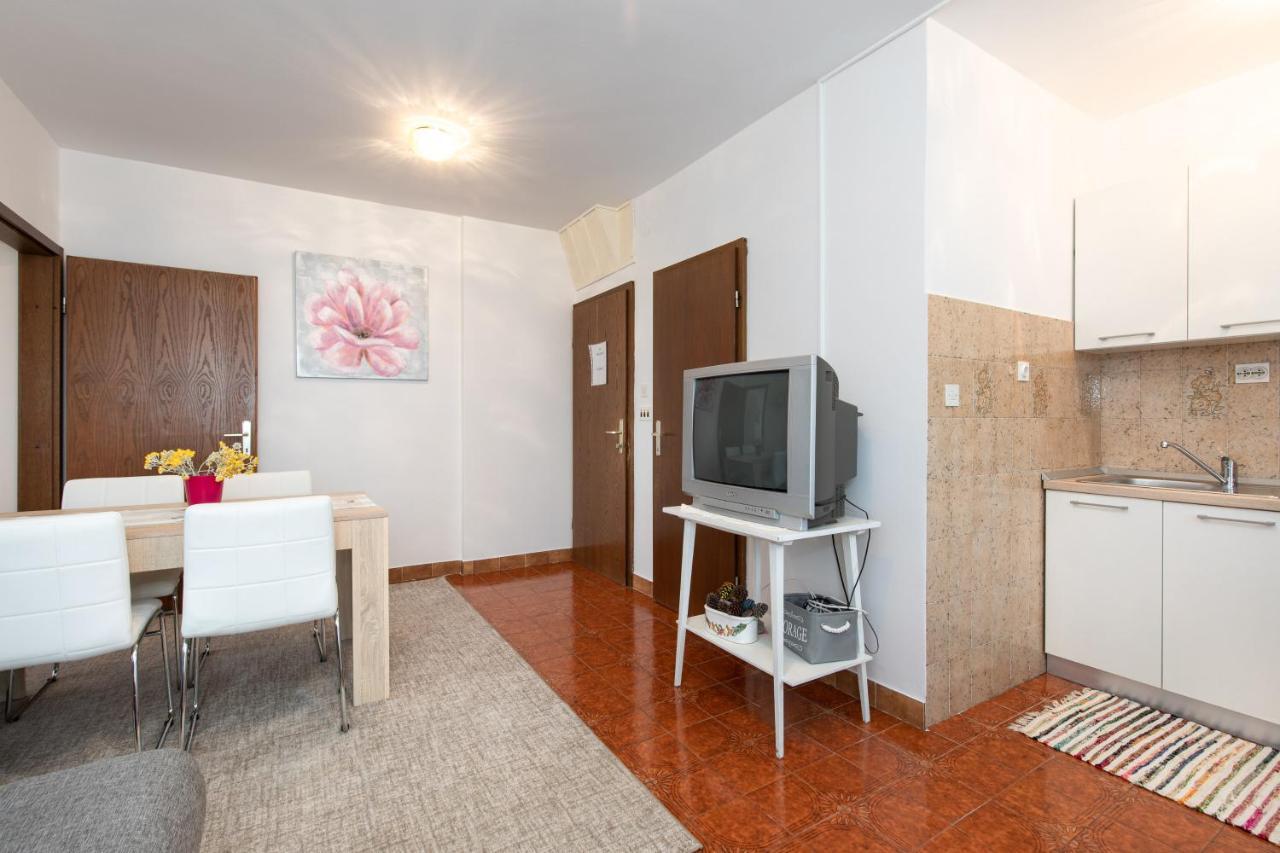 Apartment Drago *Cosy & Close To The Beach! Krk Town Buitenkant foto